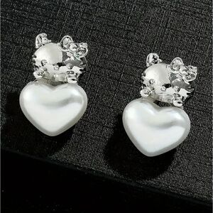 Hello Kitty Silver Heart Pearl Earrings